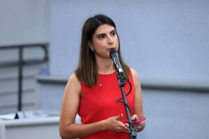 Deputada petista Camila Jara cria nova confusão, diz que foi barrada em evento em Federação das Indústrias, mas é desmentida